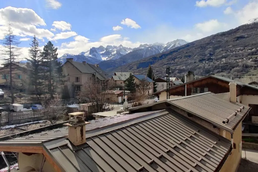 Maison calme indépendante et vue sur les montagnes Briançon